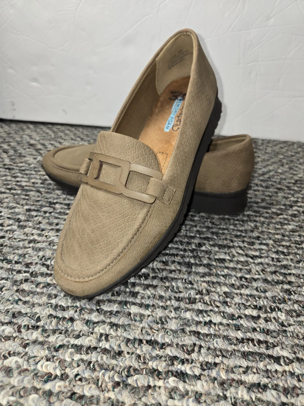 Baretraps Addison Women's Memory Foam Loafers Brown Size 6M